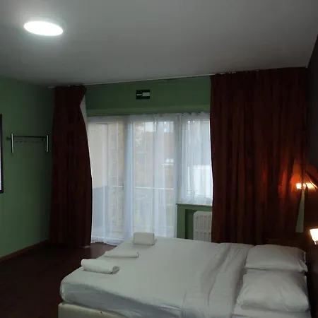 Ξενοδοχείο Albert Hotel