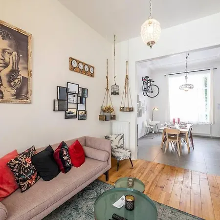 Superb 3 Bedroom & 3 Bathroom Duplex In Centre