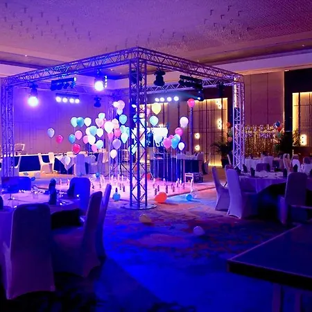 Tangla Hotel 5*