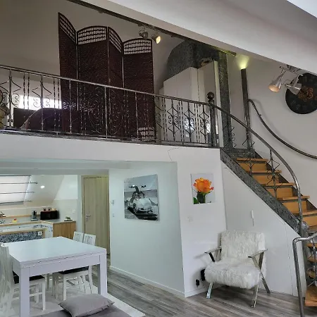 Duplex Elegant Situe A 1min De La Gare Du Nord * Bruksela