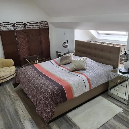 Duplex Elegant Situe A 1min De La Gare Du Nord Bruksela