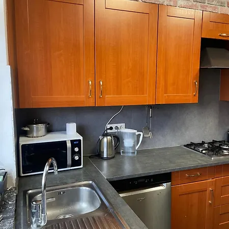 Etterbeek Youth 호스텔 *