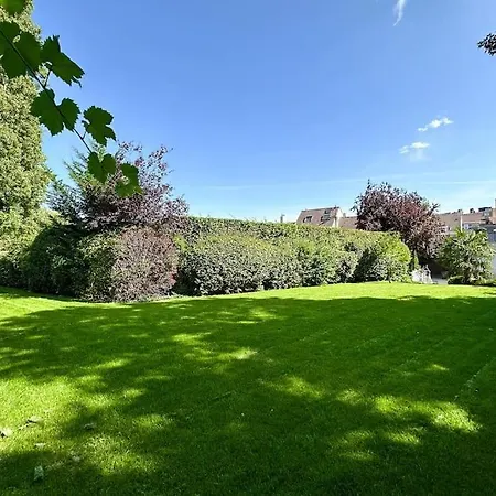 Villa 1000m2 With Indoor Pool Bryssel