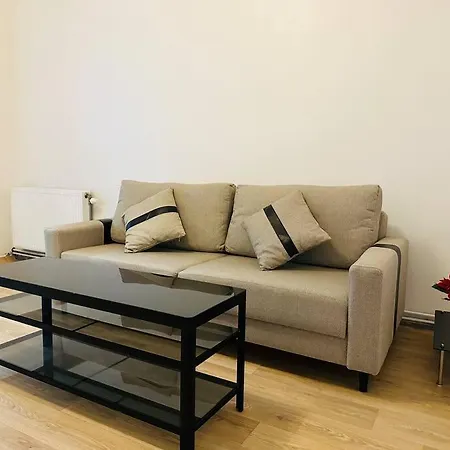 Modern & Comfortable Center Oasis~king Bed ! דירה