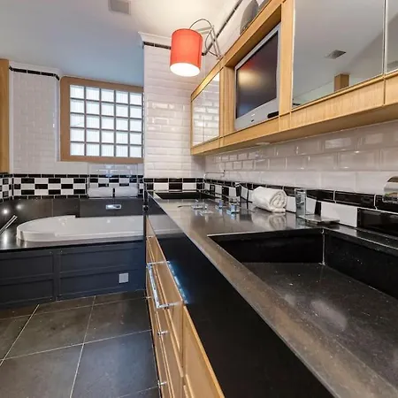 Luxury: 3br, Prime Location *