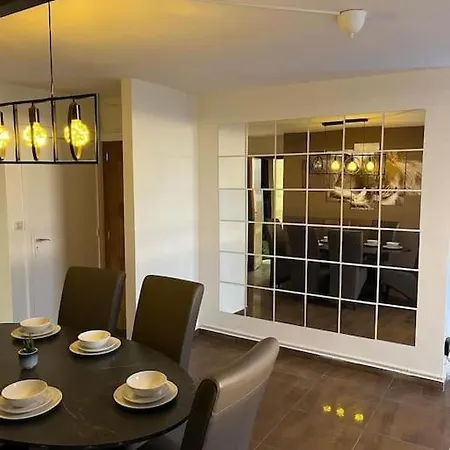 Meuble 92m2 + 2 Terrasses דירה