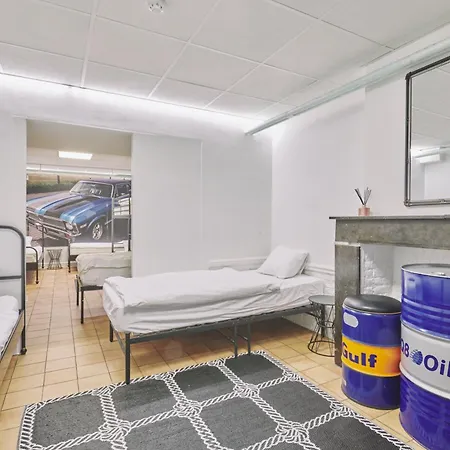 Hostel The Legacy By 2go4 Center
