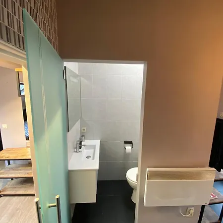 J And R Apartment