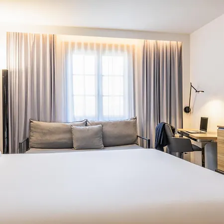 Novotel Off Grand Place Hotel