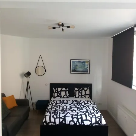 Gare Du Midi Apartment