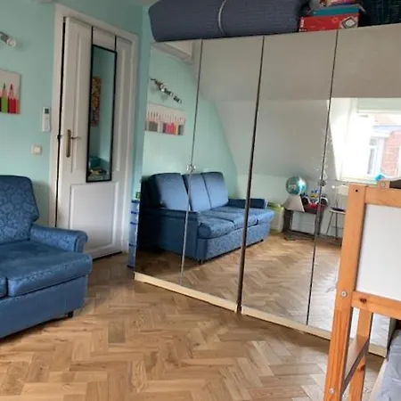 Apartamento In Maison De Metre In Etterbeek