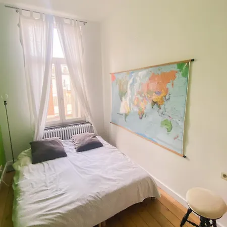 Grand D'artiste Cosy Et Proche De בריסל