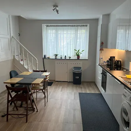 In Maison De Metre In Etterbeek Apartamento