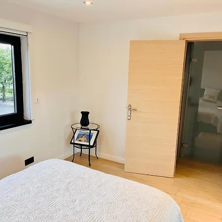 Homestay Town House With Garden - 1 With Shared Bathroom *