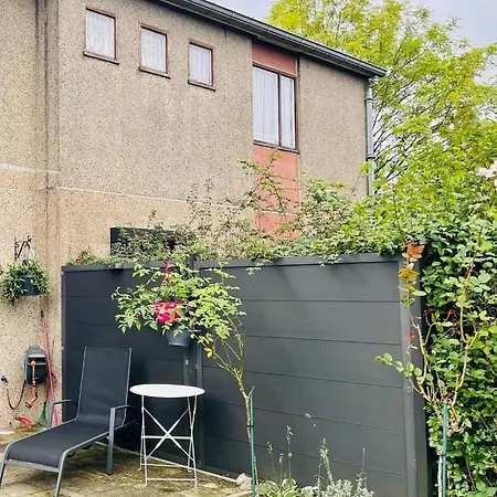 Town House With Garden - 1 With Shared Bathroom Homestay Brussels