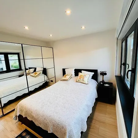 Homestay Town House With Garden - 1 With Shared Bathroom Brussels