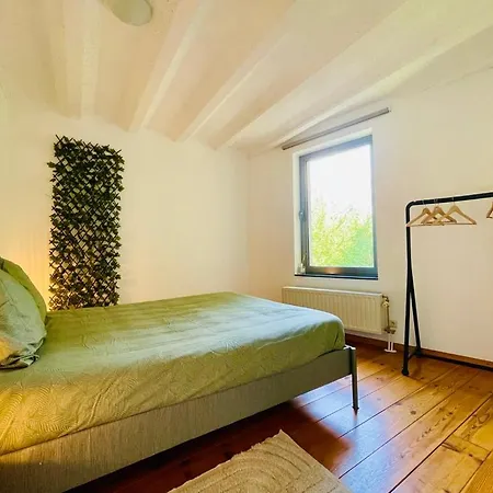 Oasis-spacious Loft In Excellent Location 아파트 *