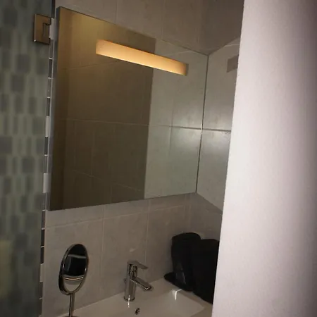 Apartament J And R *