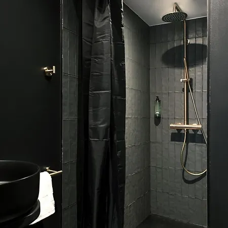 Bed & Breakfast Secret Walls *