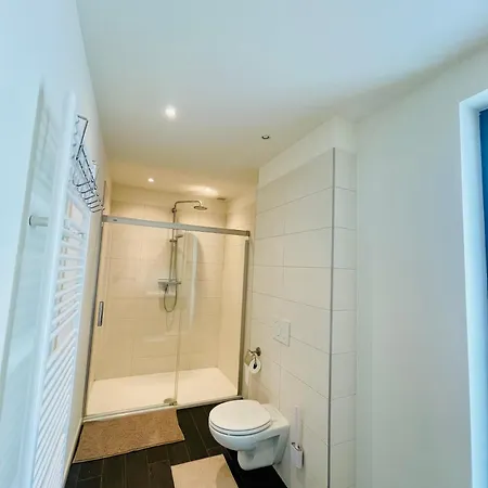 Down Town Spacious Loft Retreat With Private Parking *