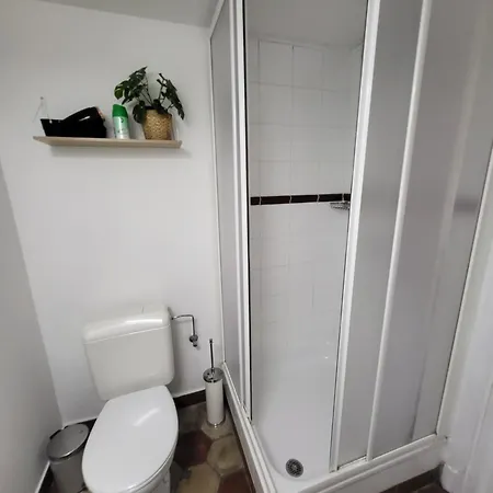 Gasthof Brussels Bed & Blockchain Private With Shared Bathroom Etterbeek
