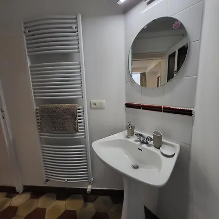 Brussels Bed & Blockchain Private With Shared Bathroom * Etterbeek