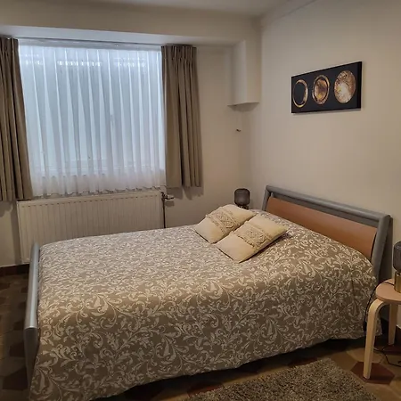 Gasthof Brussels Bed & Blockchain Private With Shared Bathroom Etterbeek