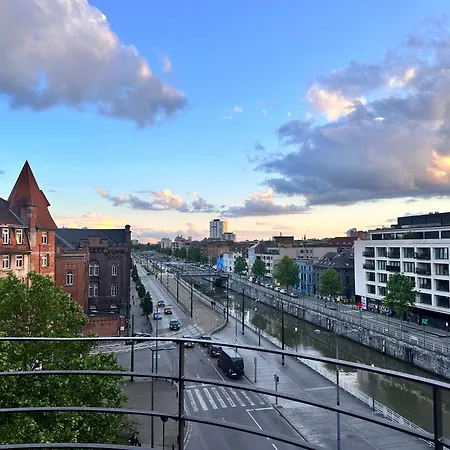 2 Bedroom In Center With Breathtaking View Апартаменты *
