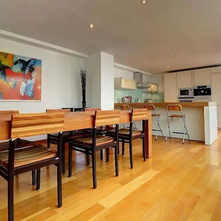 Down Town Spacious Duplex With Private Parking & Game Appartamento