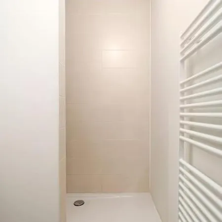 Lejlighed Elegant Canal-view Duplex With Free Parking *