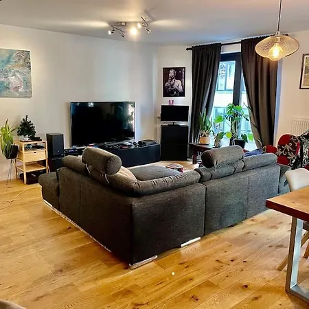 Lejlighed Elegant Canal-view Duplex With Free Parking *