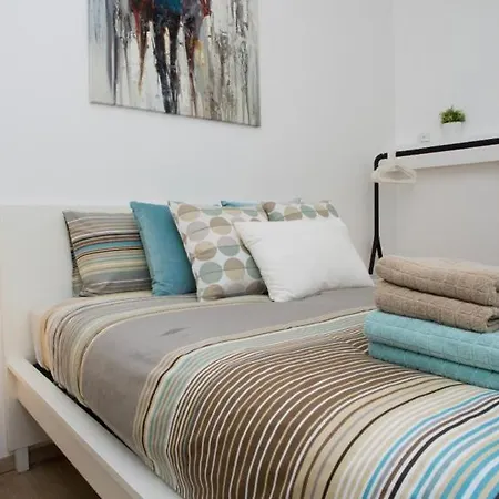 Daire - Steps Grand Place - Local Vibrant Neighbourhood *
