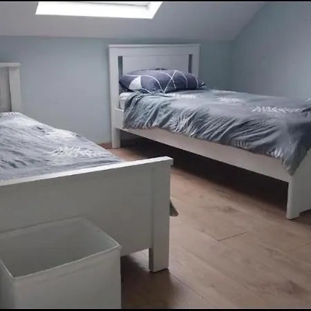 Deux Lits Celibataires 3eme Etage Petite Cle Rouge Séjour chez l'habitant