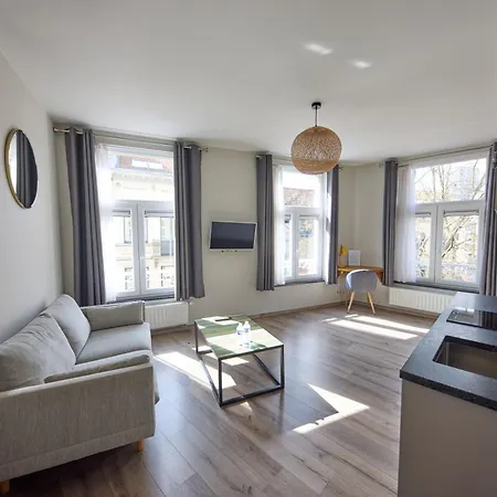 Schuman Luxe Apartment *
