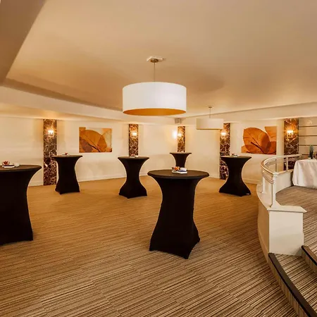 Hotel Nh Carrefour De L'europe 4*