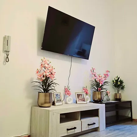 Modern & Comfortable Center Oasis~king Bed !