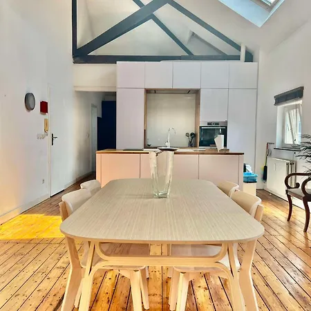 Superbe Loft En Plein Coeur Du Centre-ville ! *