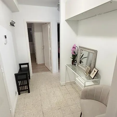 Charming Two Bedroom Flat - Nato - *