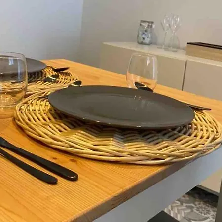 Apartment Superbe Full Equipe Avec Cour Exterieur *