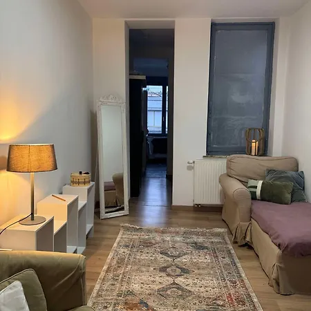 The Bachelor Backpacker Spot * 브뤼셀