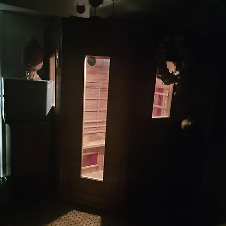 Bed & Breakfast Surprise House *