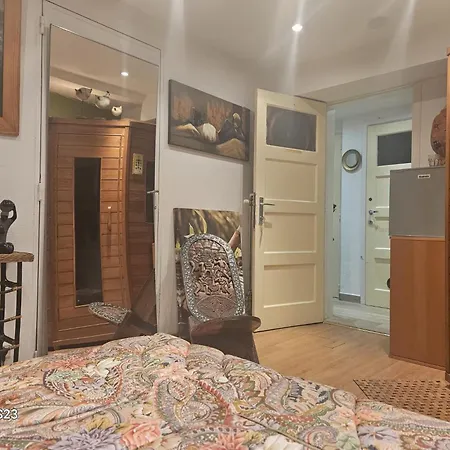 Bed & Breakfast Surprise House