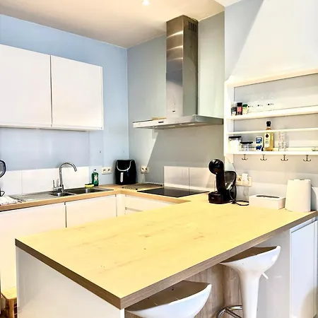 Beautiful 2 Bedroom Familiar Luxury Apartment