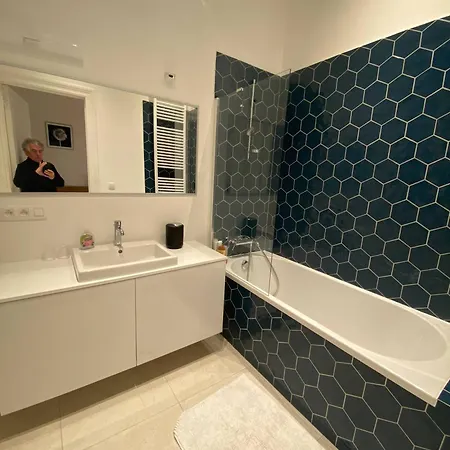 Self Check In For 2 In Heart Of Trendy Saint-gilles Apartment *