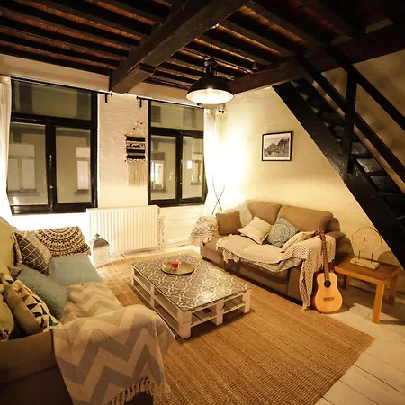 Centre Petite Privee Au Sablon ! Guest house *
