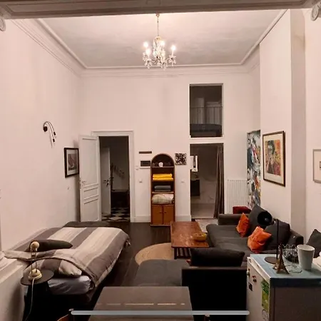 Art Apartment *