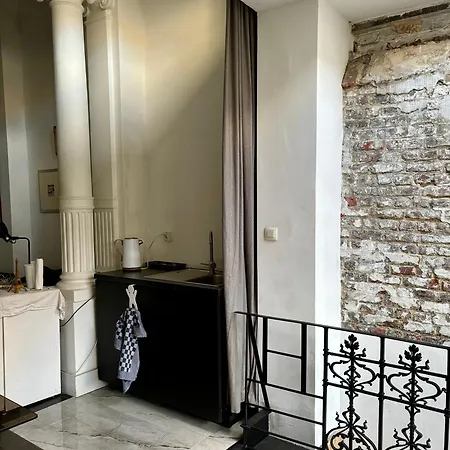 Art Apartment *