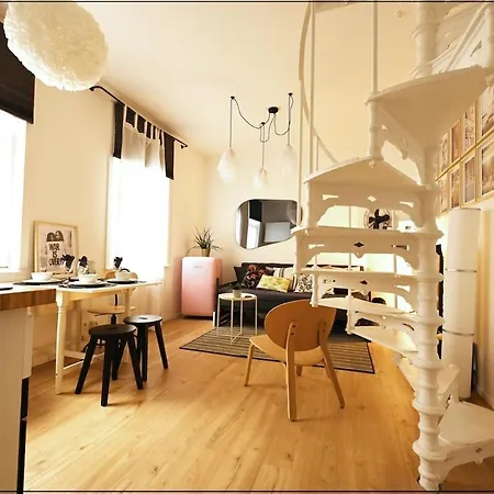 Apartman Bold And Beautiful Duplex In Central Brüsszel