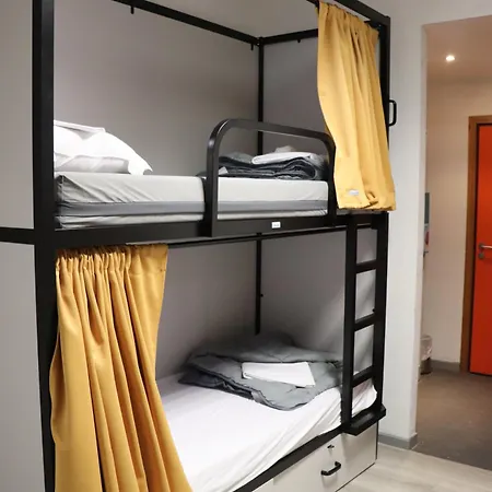 Hi Jacques Brel Hostel Hostel