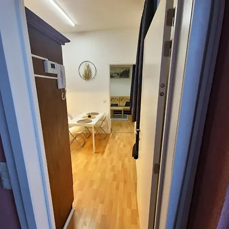 Apartment Sauna, Atomium, Expo Brussels, Stadium Roi Baudoin, Kinepolis, Planetarium, Centre *